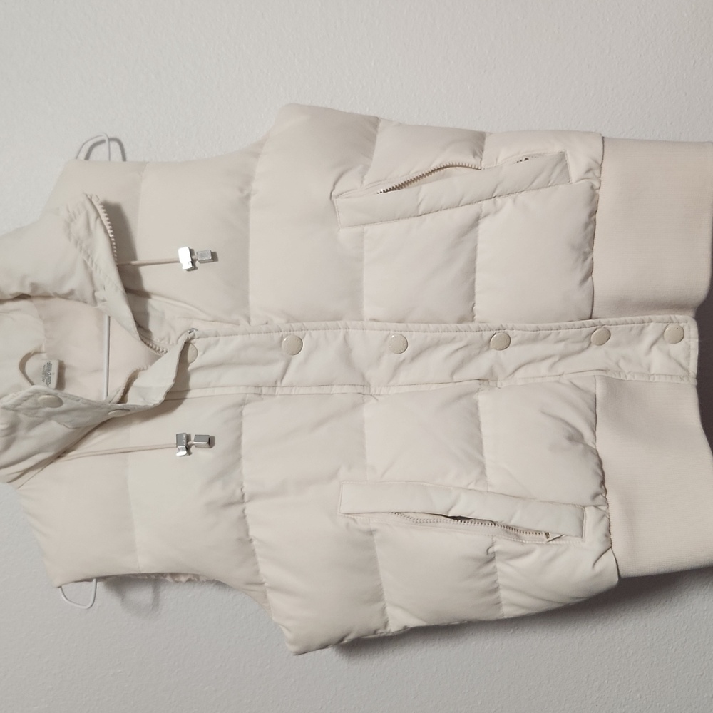 Banana Republic Cream Puffer Vest – Size S – Drawstring Collar & Ribbed Hem